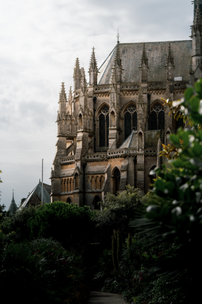 Papier peint La cathédrale dans le jardin secret