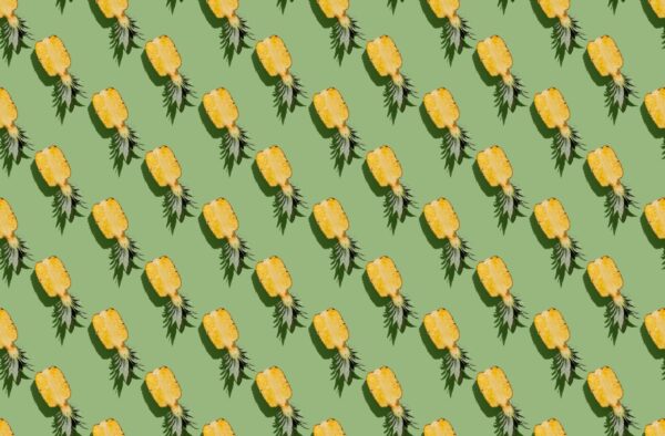 Papier peint Moitiés d'ananas sur fond vert